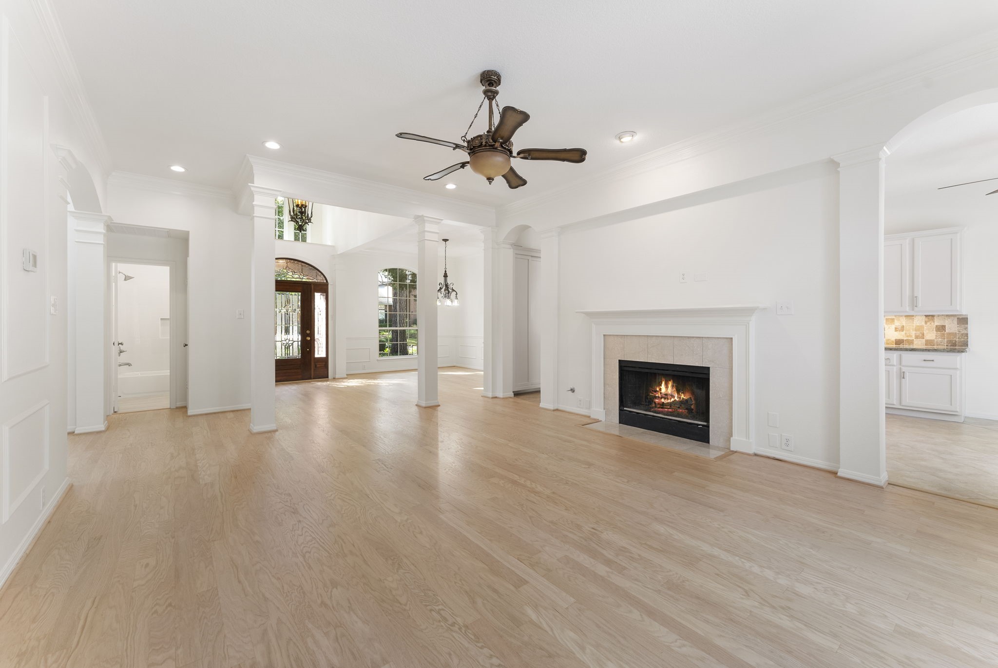 38 North Dragonwood Place Spring, TX 77381 - Photo 8 of 50 Family room.
