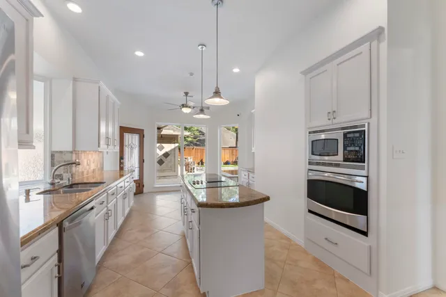 $799,000 | 38 North Dragonwood Place, Spring, TX 77381