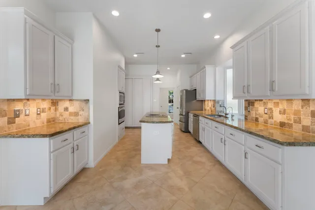 $799,000 | 38 North Dragonwood Place, Spring, TX 77381