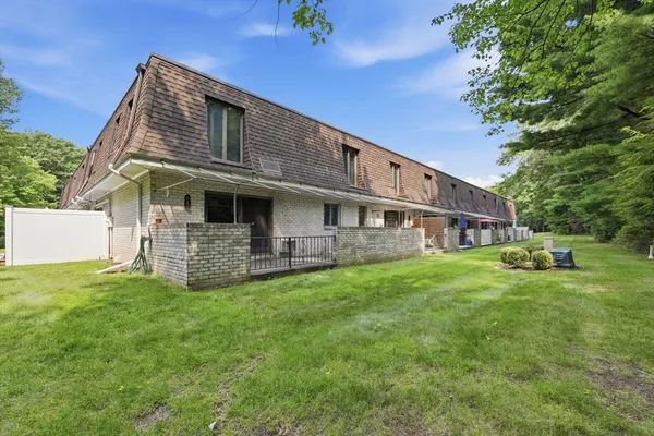 $269,900 | 155 Porter Lake Drive, Unit 155, Springfield, MA 01106