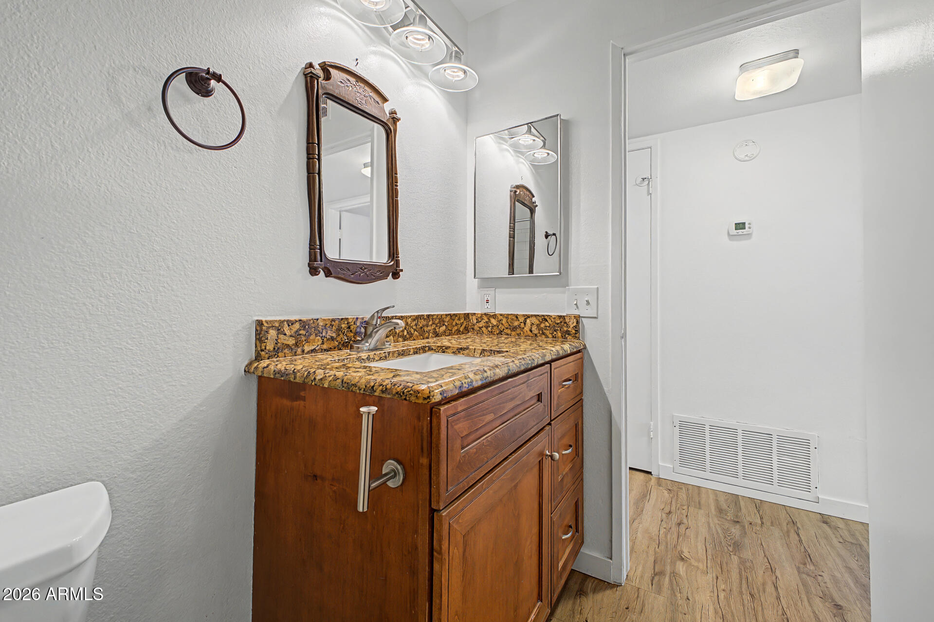 5525 East Thomas Road, Unit Q4 Phoenix, AZ 85018 - Photo 16 of 32 Guest Bath