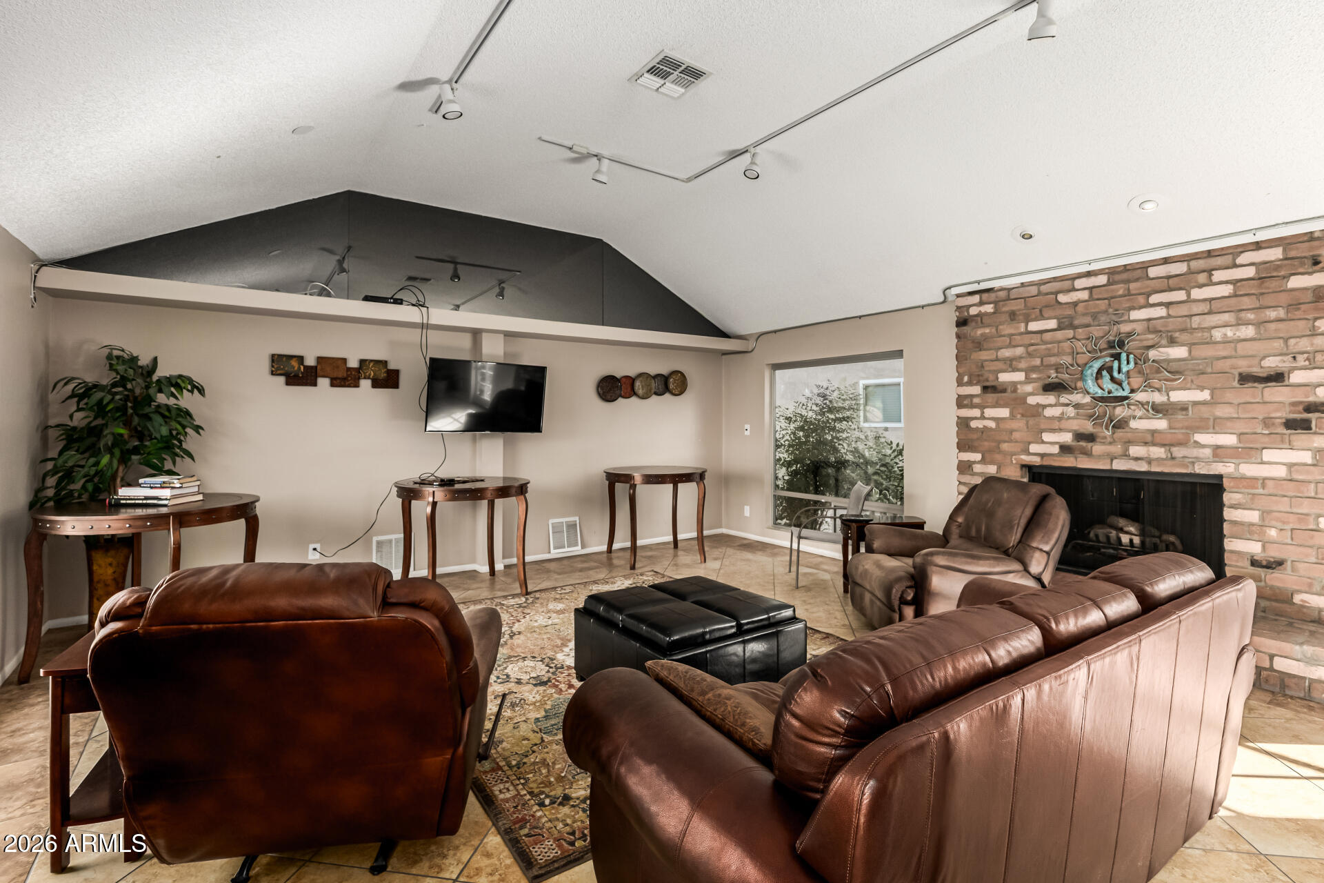 5525 East Thomas Road, Unit Q4 Phoenix, AZ 85018 - Photo 27 of 32 Clubhouse