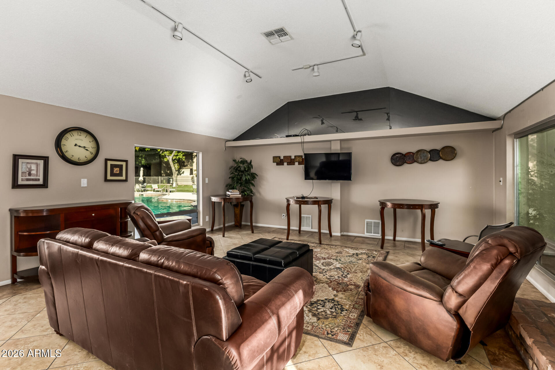 5525 East Thomas Road, Unit Q4 Phoenix, AZ 85018 - Photo 28 of 32 Clubhouse