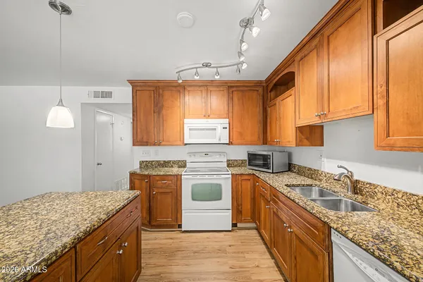 $255,000 | 5525 East Thomas Road, Unit Q4, Phoenix, AZ 85018