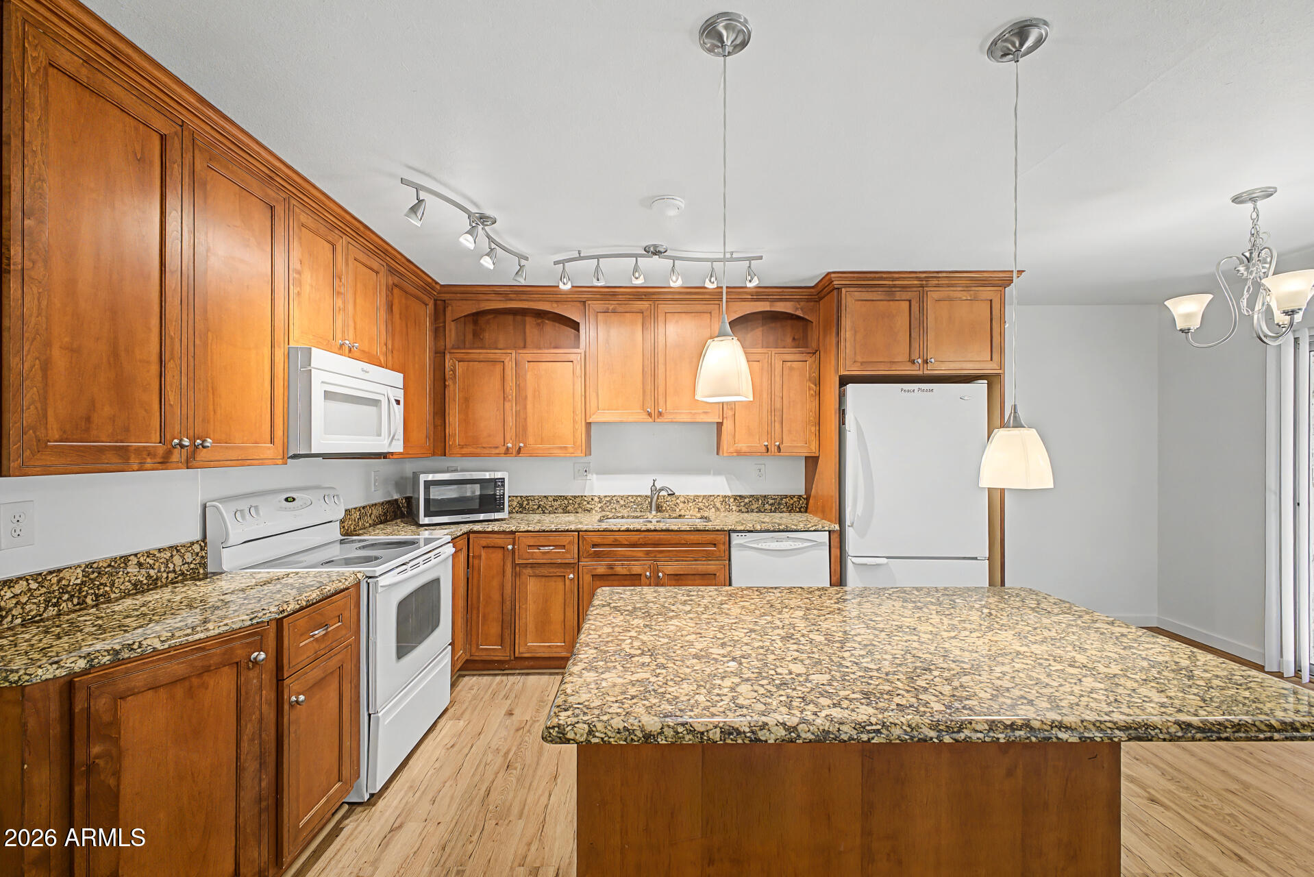5525 East Thomas Road, Unit Q4 Phoenix, AZ 85018 - Photo 7 of 32 Kitchen