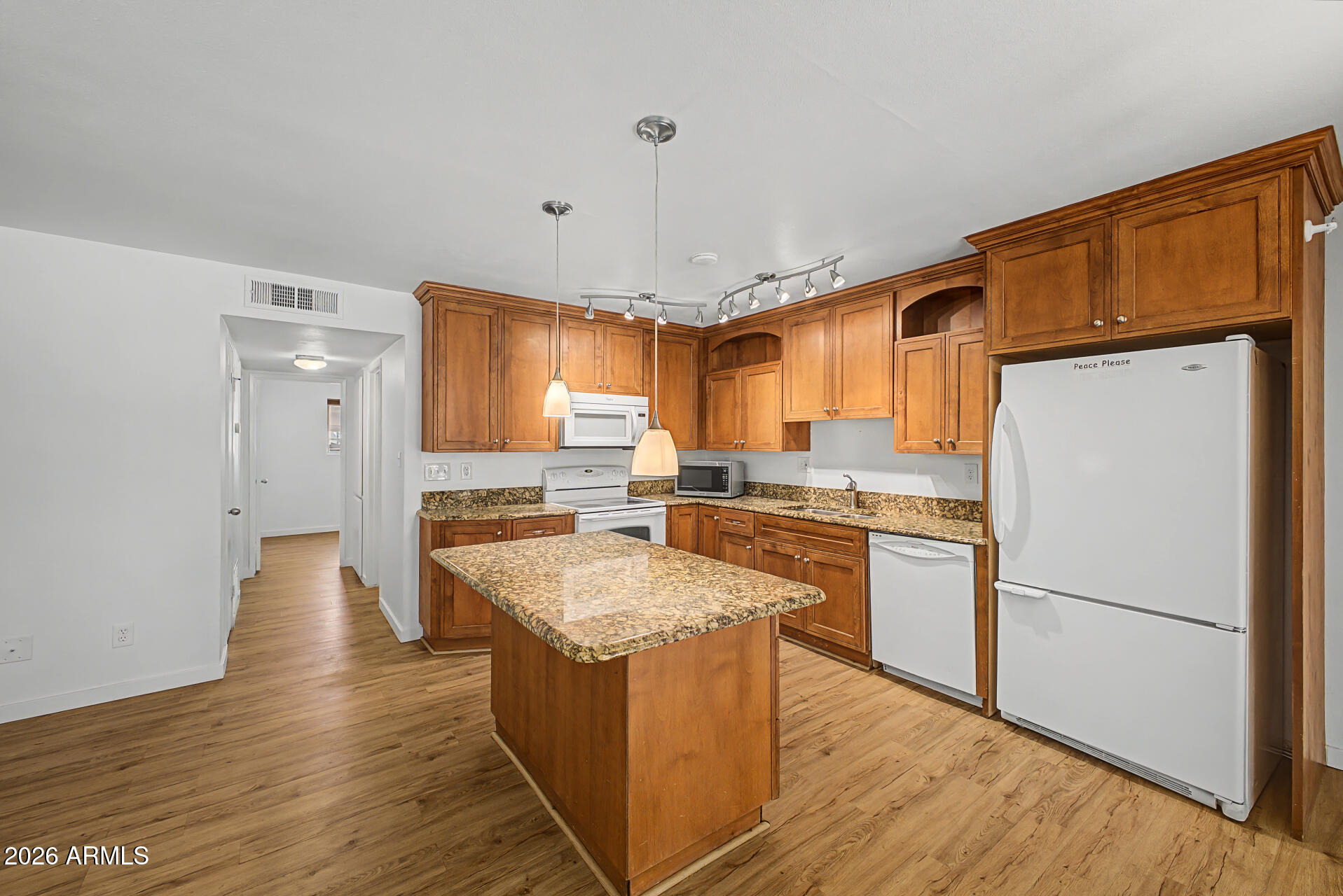 5525 East Thomas Road, Unit Q4 Phoenix, AZ 85018 - Photo 8 of 32 Kitchen