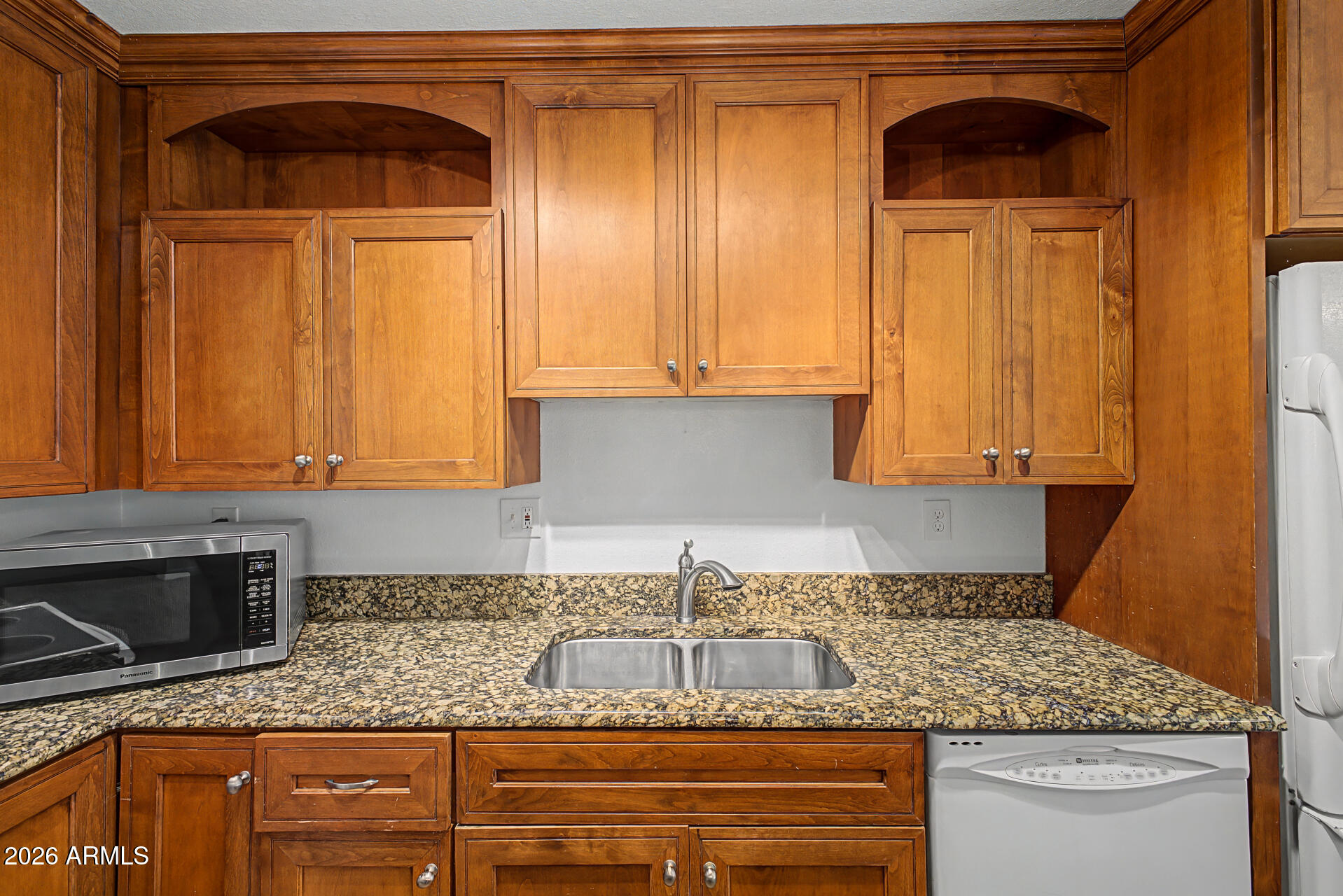5525 East Thomas Road, Unit Q4 Phoenix, AZ 85018 - Photo 9 of 32 Kitchen