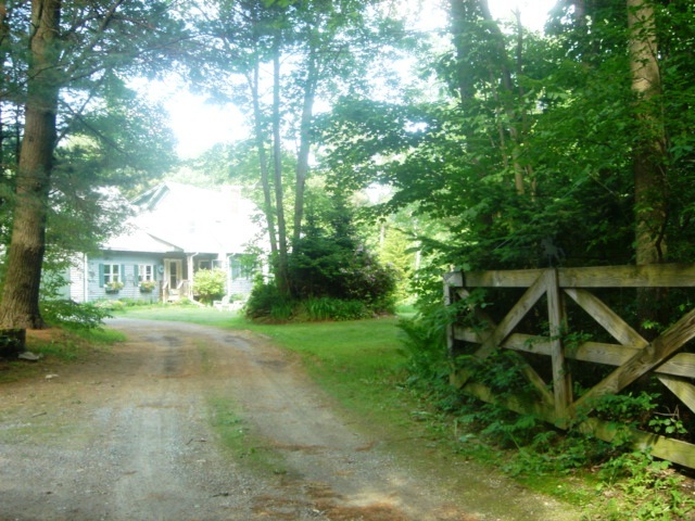 71 Old Middlefield Road Washington, MA 01223 - Photo 3 of 37 Front driveway
