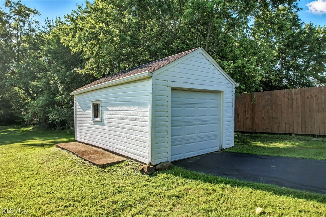1808 Depot Road Salem, OH 44460 - Photo 8 of 50 Extra garage or storage