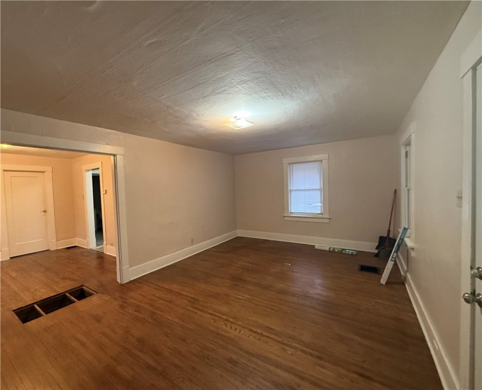 936 East Moore Street Decatur, IL 62521 - Photo 2 of 9