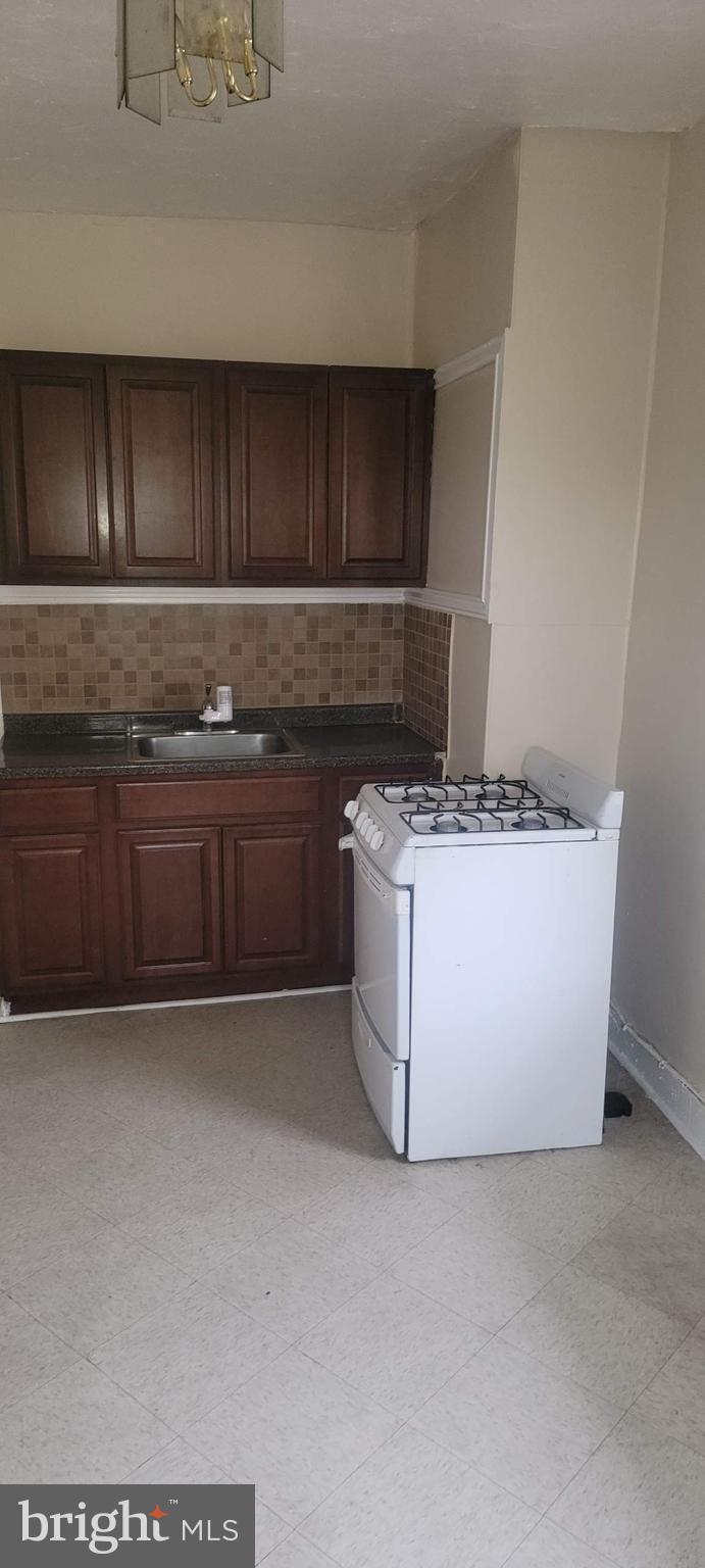 1322 Windrim Avenue Philadelphia, PA 19141 - Photo 4 of 14 a room with a stove