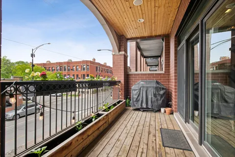 $850,000 | 2853 North Halsted Street, Unit 202, Chicago, IL 60657