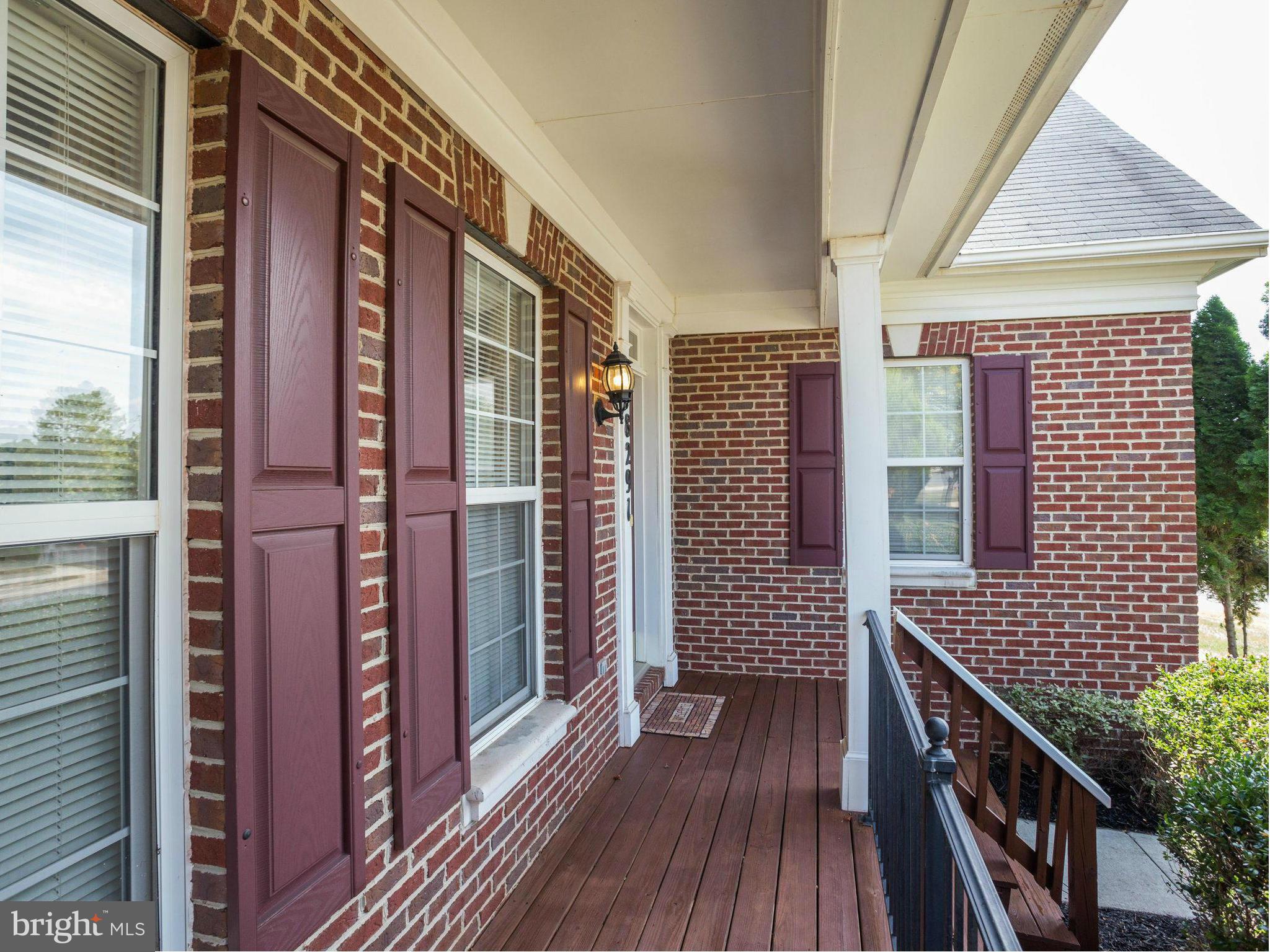 18291 Maple Spring Court Leesburg, VA 20176 - Photo 2 of 30 Exterior (Front)