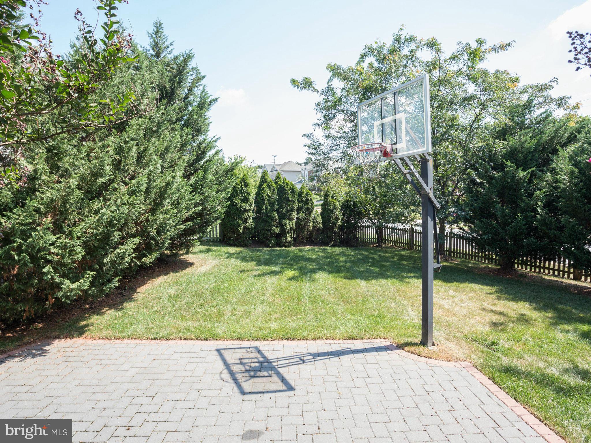 18291 Maple Spring Court Leesburg, VA 20176 - Photo 23 of 30 Exterior (Rear)