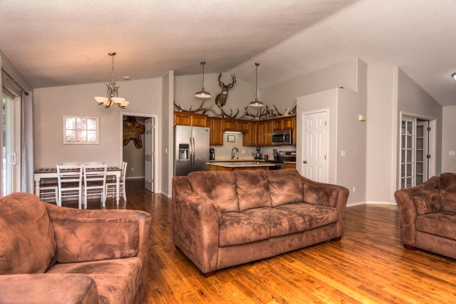 2139 Southwest 35th Street Redmond, OR 97756 - Photo 9 of 24 35th St SW 2139 Web (9 of 28)