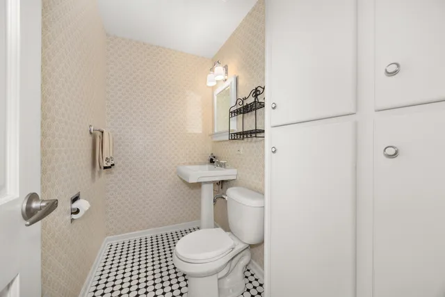 $599,900 | 401 Greenwood Road, Glenview, IL 60025