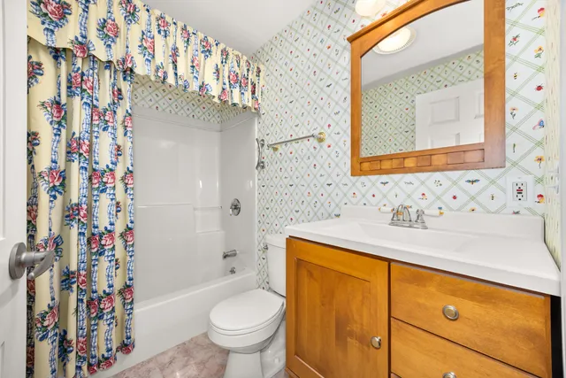 $599,900 | 401 Greenwood Road, Glenview, IL 60025