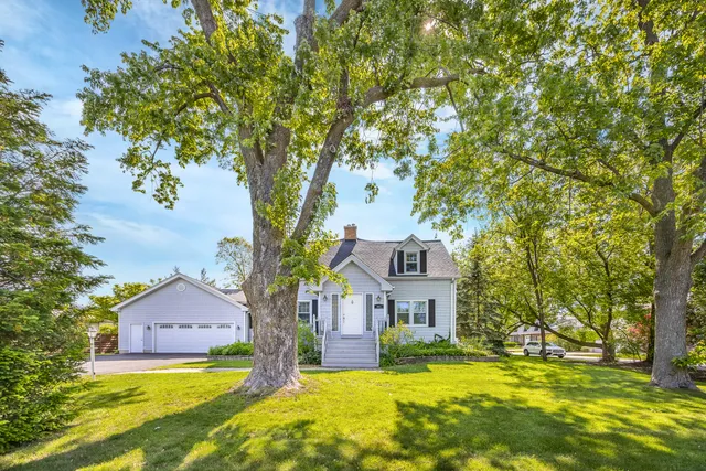 $599,900 | 401 Greenwood Road, Glenview, IL 60025