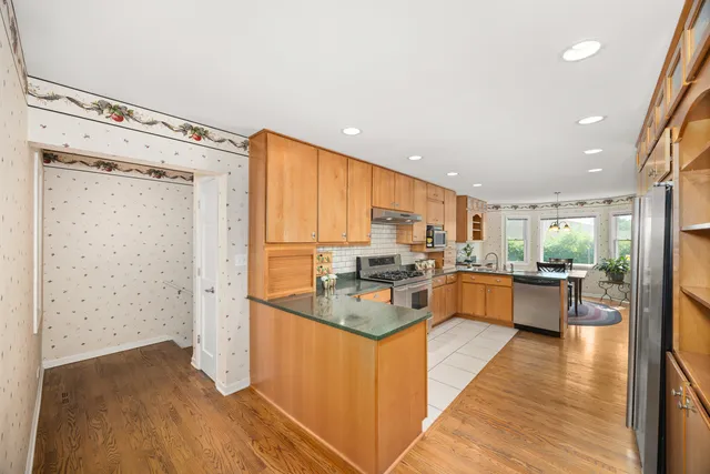 $599,900 | 401 Greenwood Road, Glenview, IL 60025