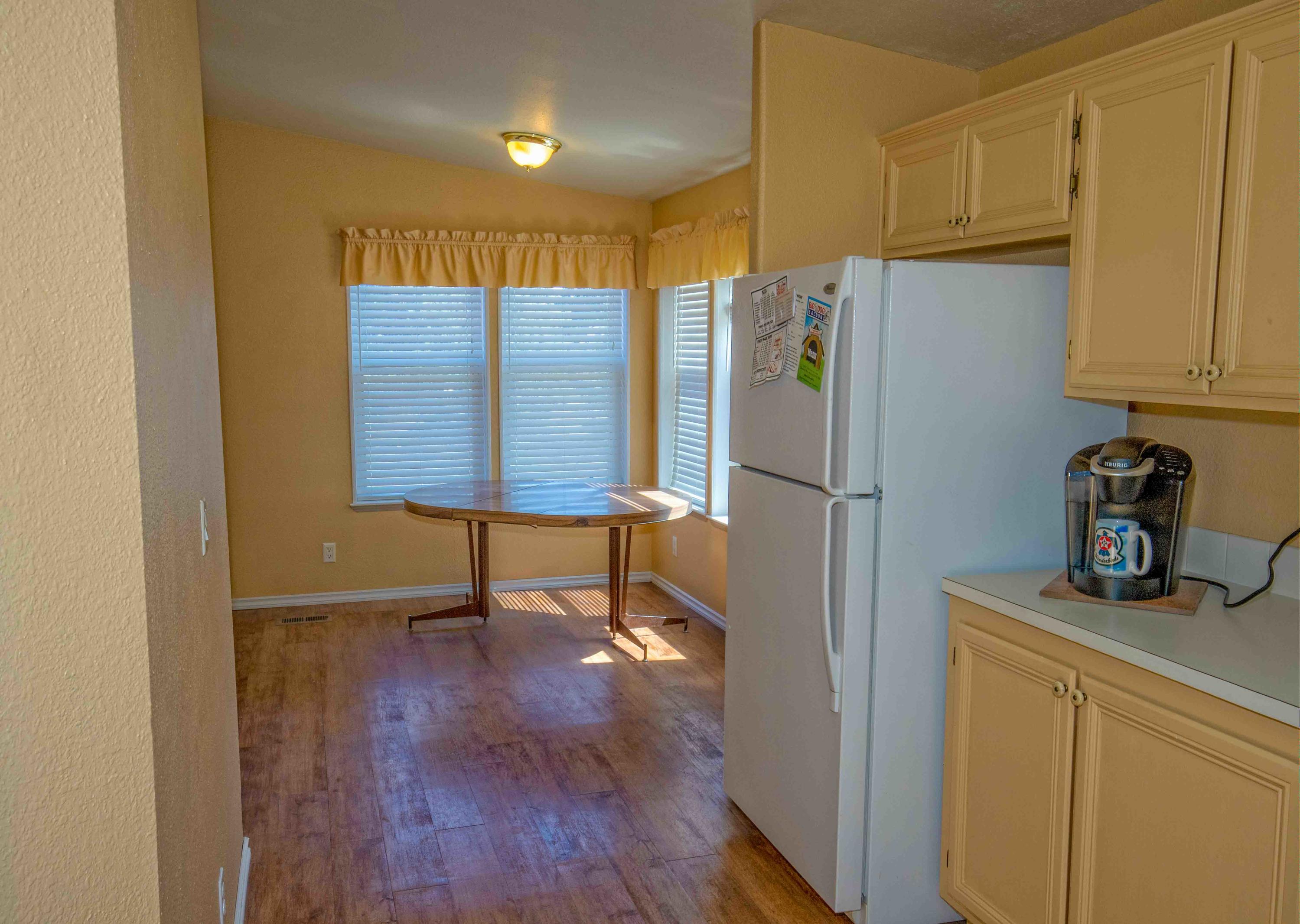 6223 Southwest Rim Road Terrebonne, OR 97760 - Photo 7 of 21 Eating area