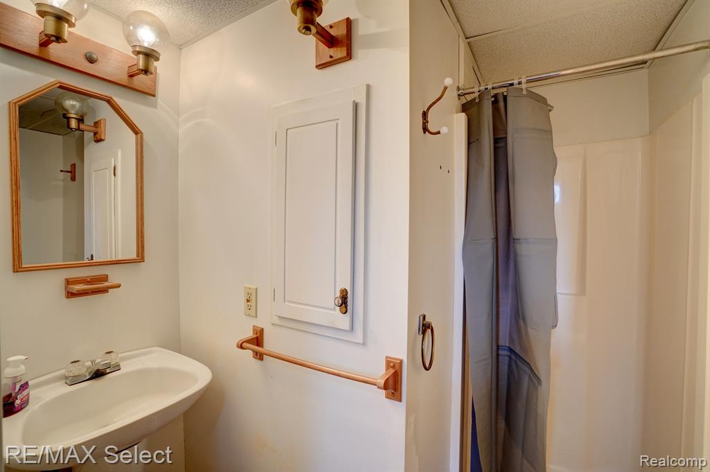 2470 Crane Road Fenton, MI 48430 - Photo 32 of 36
