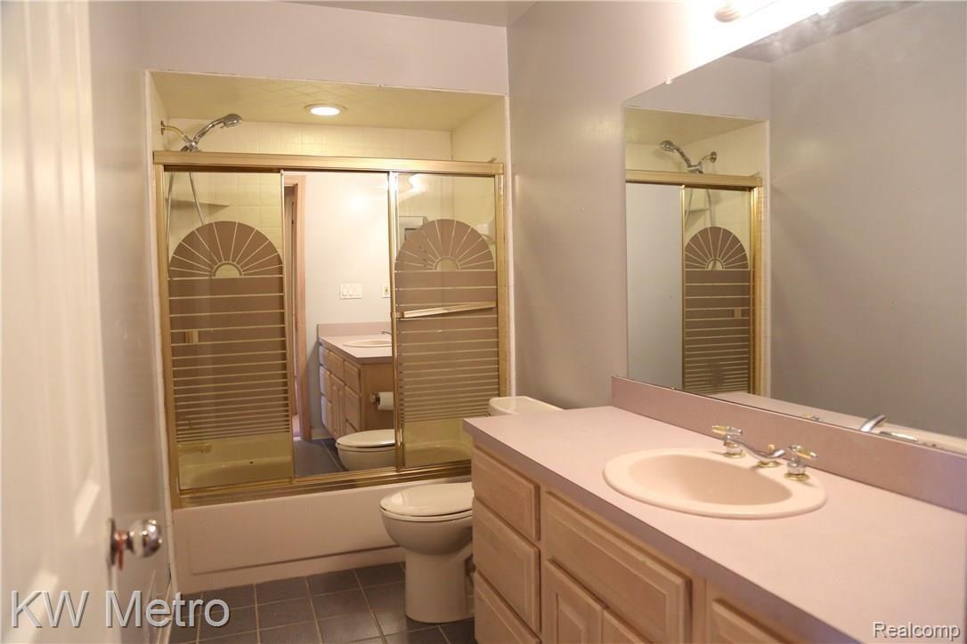 2159 Oakcrest Road Sterling Heights, MI 48310 - Photo 26 of 36 8B8A9891.JPG