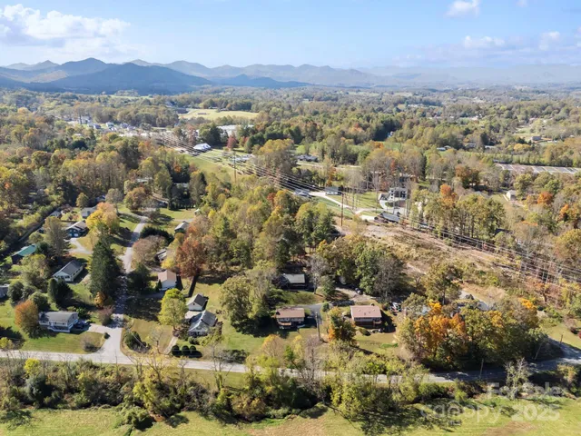 $398,500 | 28 Timber Lane, Asheville, NC 28806