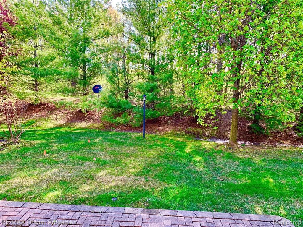 49015 Hawksburry Road Canton, MI 48188 - Photo 37 of 39