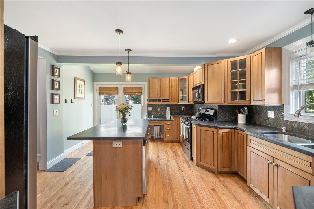 123 Calaman Road Cranston, RI 02910 - Photo 14 of 38