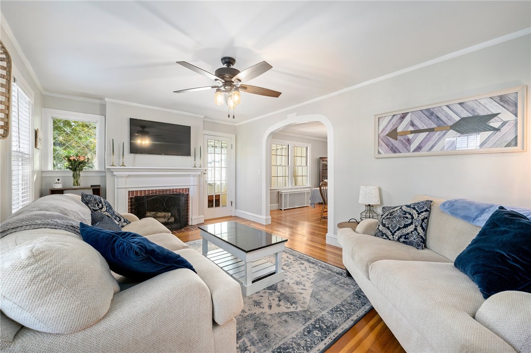 123 Calaman Road Cranston, RI 02910 - Photo 3 of 38
