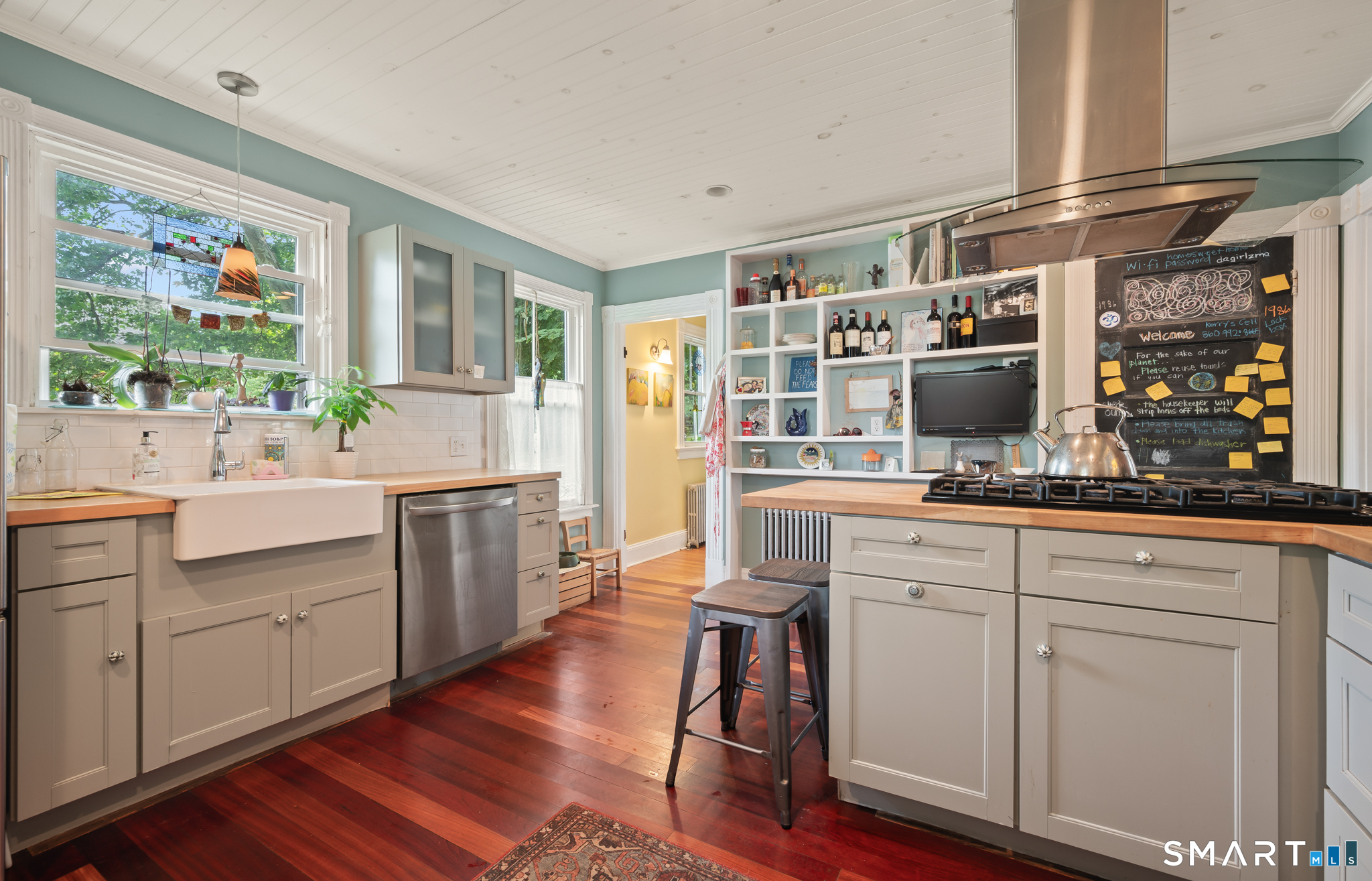 598 High Street Middletown, CT 06457 - Photo 2 of 27