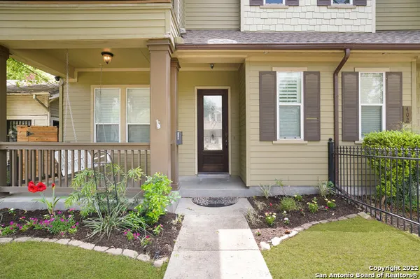 $2,500 | 404 East Courtland Place, San Antonio, TX 78212