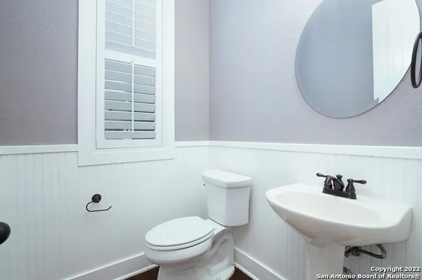 $2,500 | 404 East Courtland Place, San Antonio, TX 78212