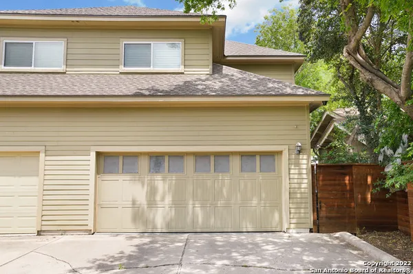 $2,500 | 404 East Courtland Place, San Antonio, TX 78212