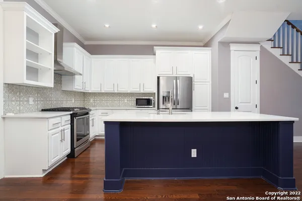 $2,500 | 404 East Courtland Place, San Antonio, TX 78212
