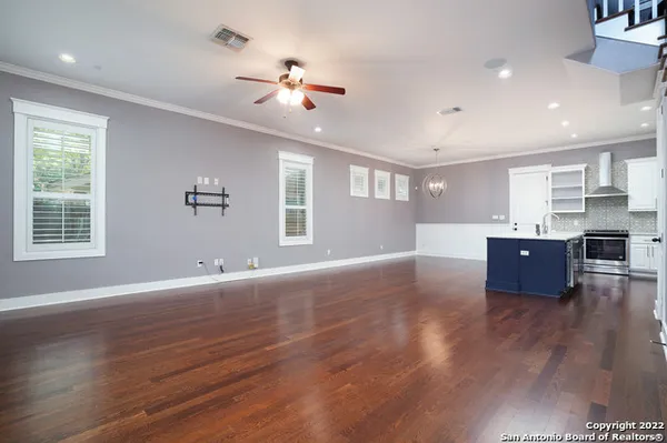 $2,500 | 404 East Courtland Place, San Antonio, TX 78212