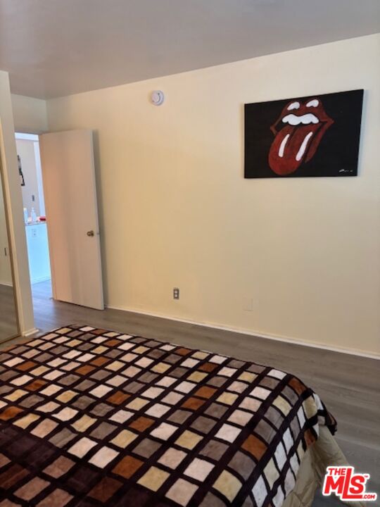 1119 Albany Street, Unit 241 Los Angeles, CA 90015 - Photo 18 of 21 a bedroom with a bed and a wall painting
