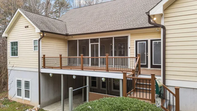 a view of a yard in front of house