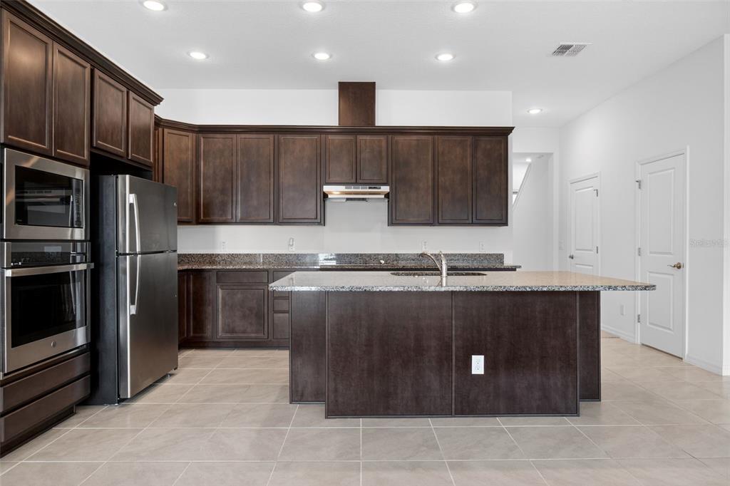810 MIDDLETON Street DeBary, FL 32713 - Photo 10 of 52 a view of a kitchen with a sink