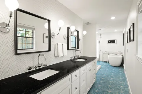 $1,690,110 | 10721 Fountainbleu Circle, Austin, TX 78750