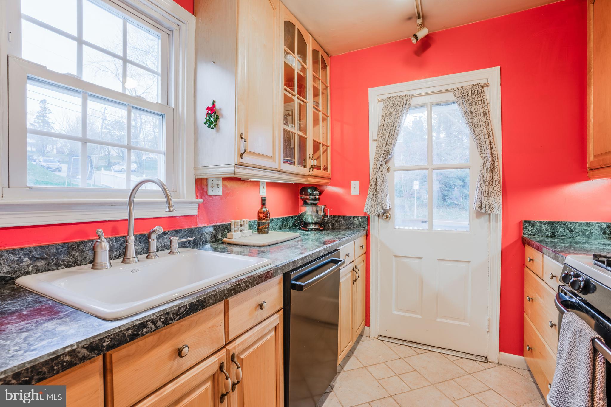 1210 Overbrook Road Baltimore, MD 21239 - Photo 8 of 31