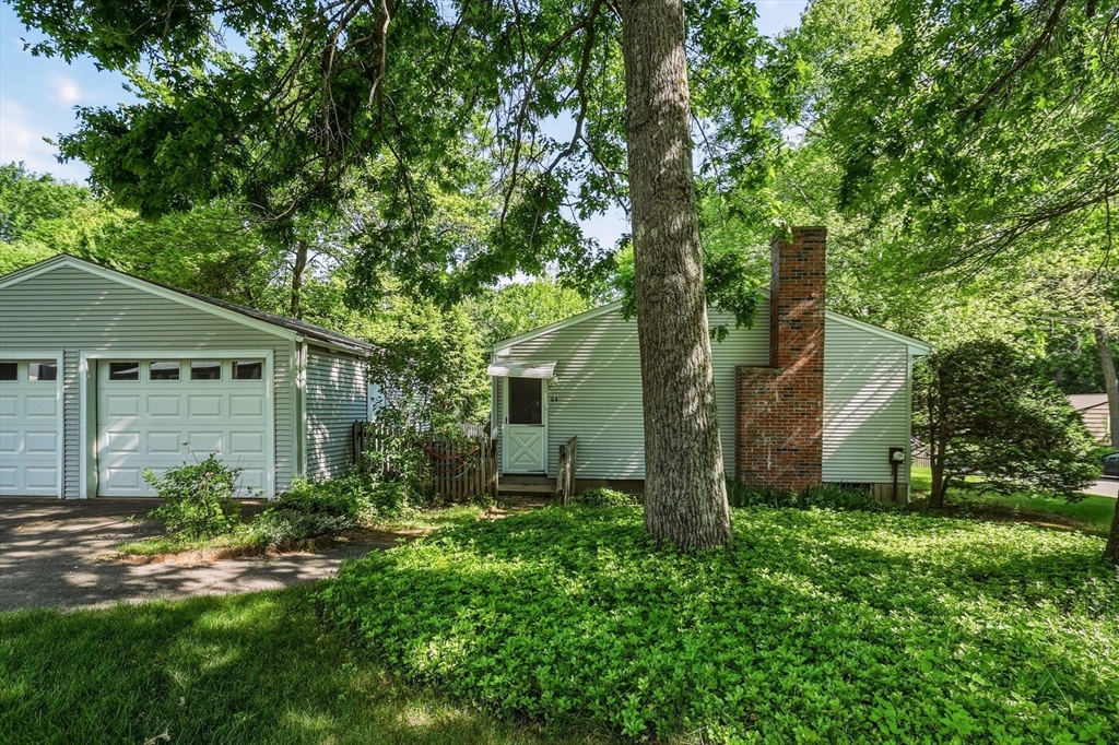 64 Tioga Street Springfield, MA 01128 - Photo 2 of 27