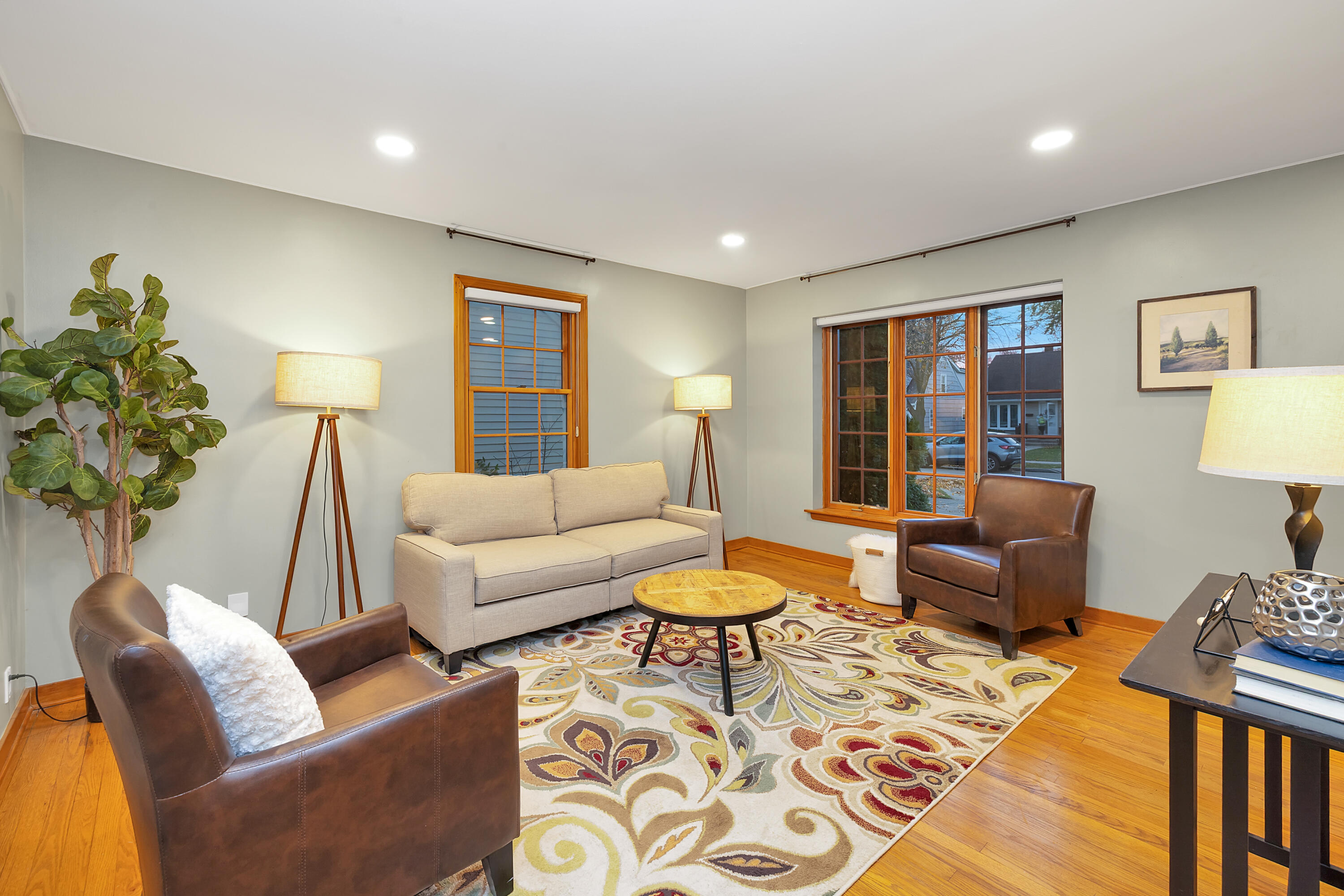 4750 North Elkhart Avenue Whitefish Bay, WI 53211 - Photo 8 of 23 Front Living Room