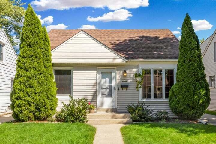 4750 North Elkhart Avenue Whitefish Bay, WI 53211 - Photo 2 of 23 Love Cape Cod in Whitefish Bay