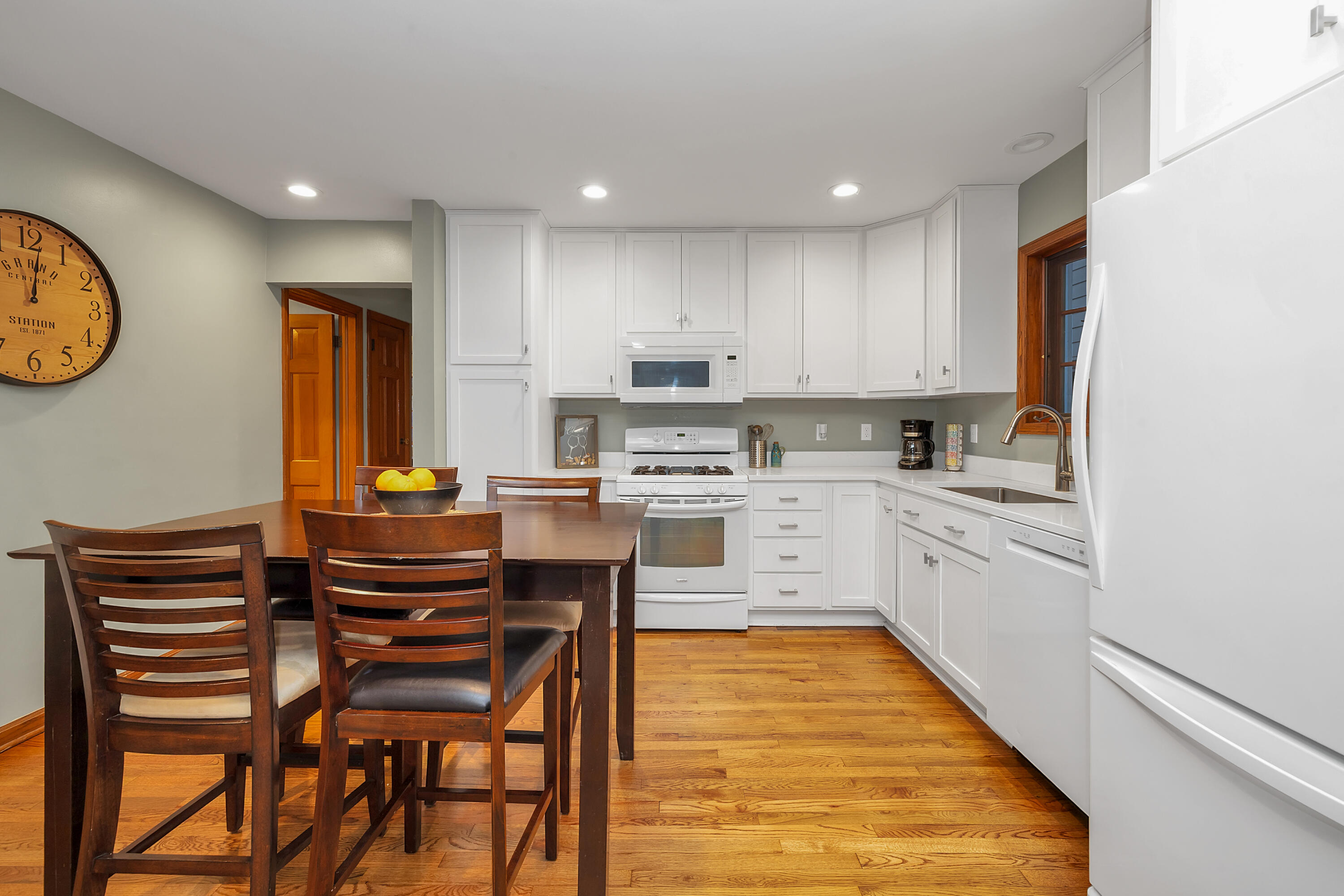 4750 North Elkhart Avenue Whitefish Bay, WI 53211 - Photo 6 of 23 Brand New Kitchen