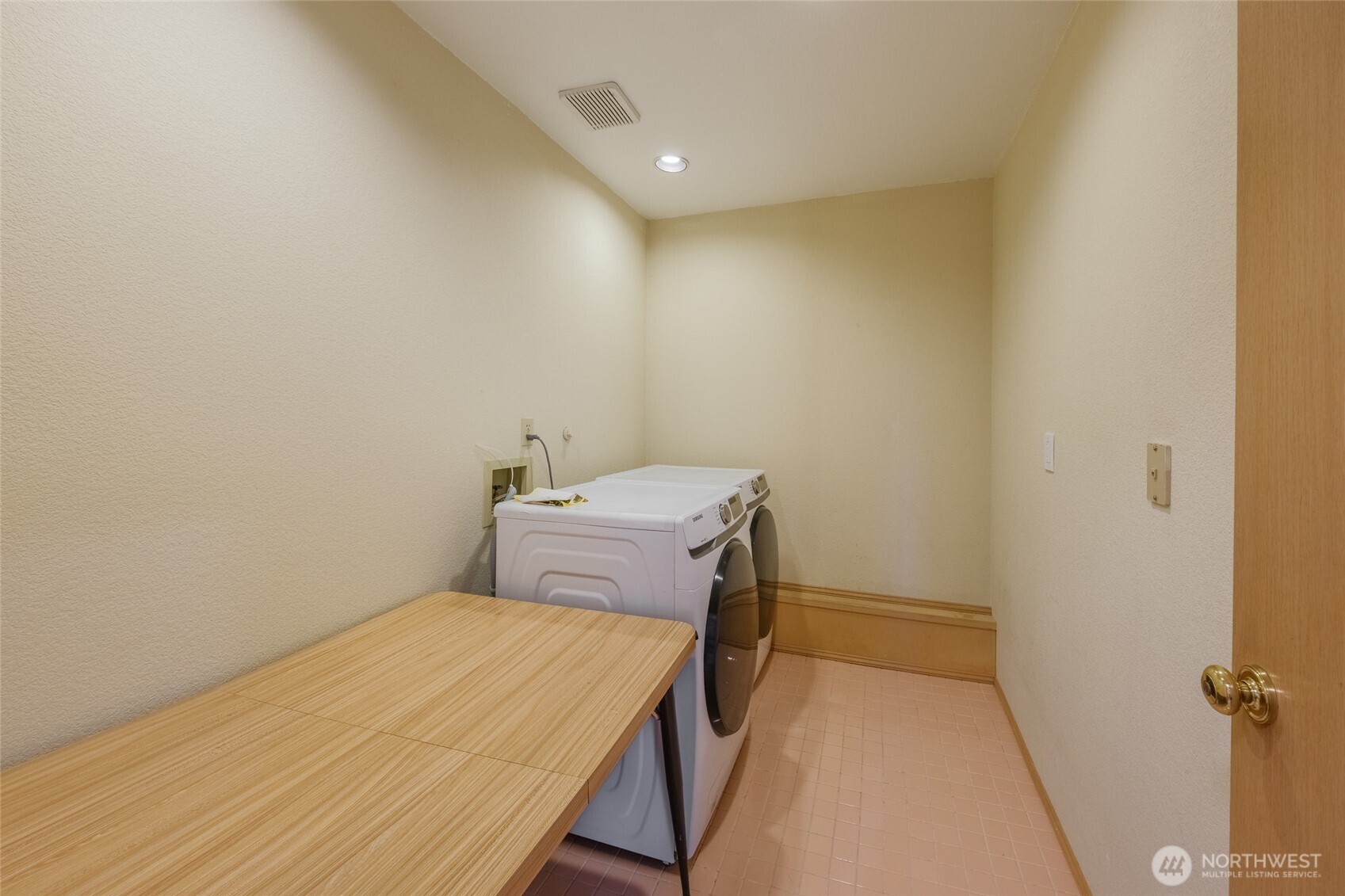 830 234th Street Southeast Bothell, WA 98021 - Photo 19 of 26 a bed room with a bed