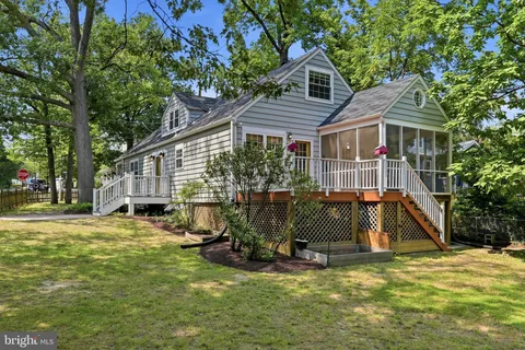 $949,000 | 901 Davis Avenue, Takoma Park, MD 20912