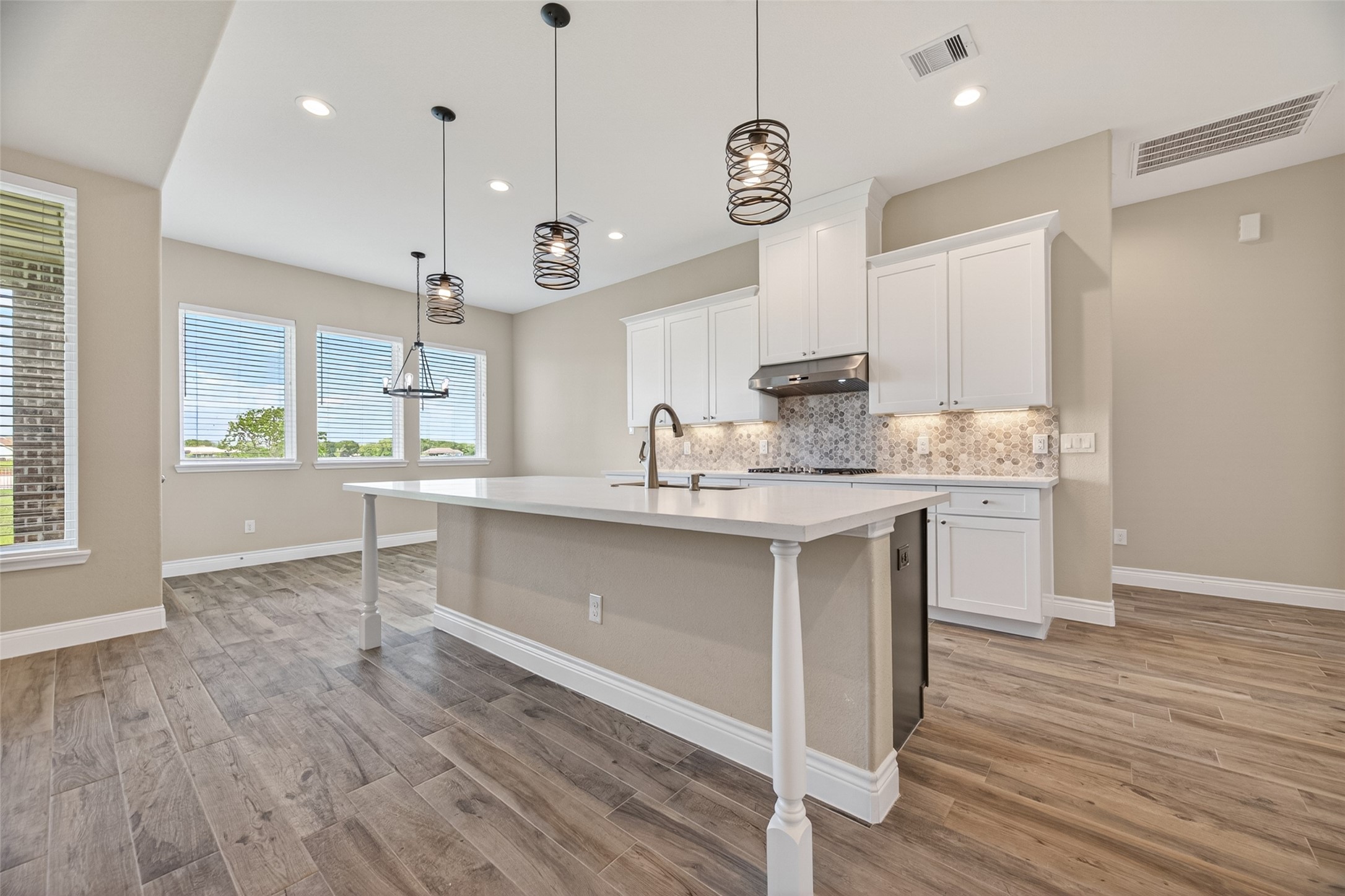 803 Lily Lane Rosharon, TX 77583 - Photo 16 of 36 View of kitchen and dining room