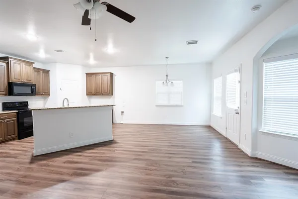 $2,100 | 638 Comal Drive, Crandall, TX 75114