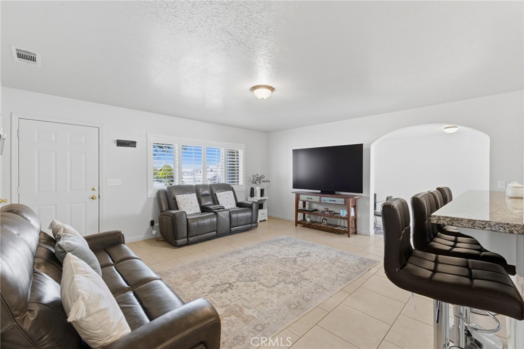 12419 Pawnee Road Apple Valley, CA 92308 - Photo 11 of 63